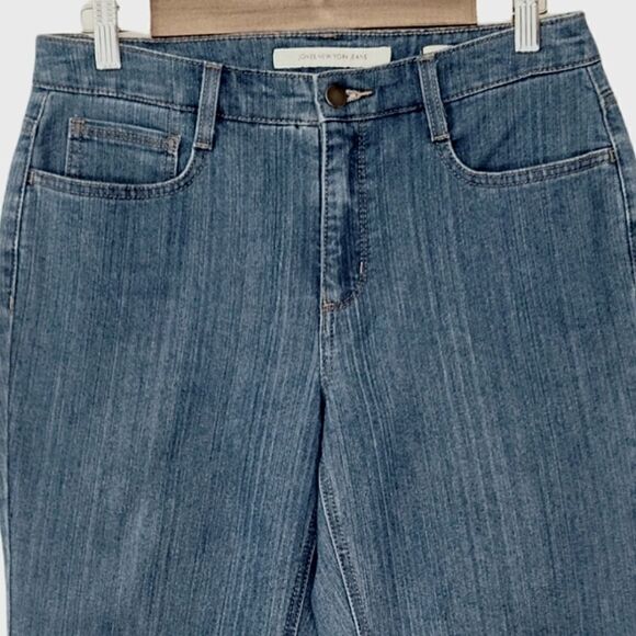 Jones New York Jeans City Cuffed Capri Medium Wash Denim Jeans - Picture 3 of 8